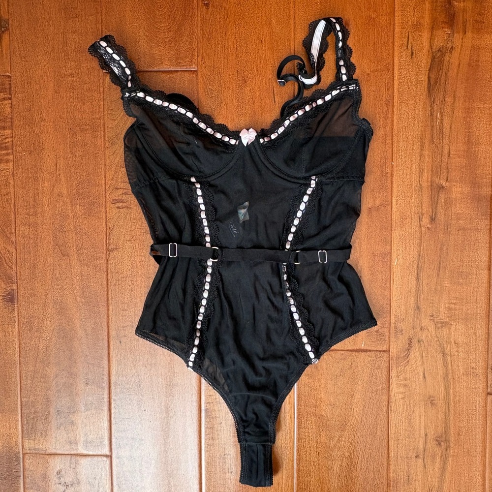 Escante Lace and Mesh Bodysuit Size S/P Black -‎ Vintage Coquette